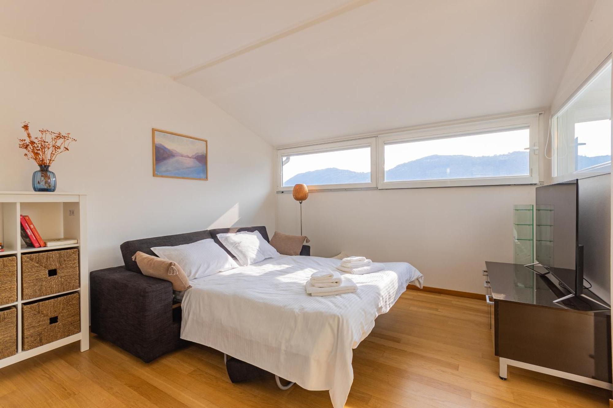 Ferienwohnung Casa Madlen - Bright Attic With Marvelous View Campione dʼItalia Exterior foto